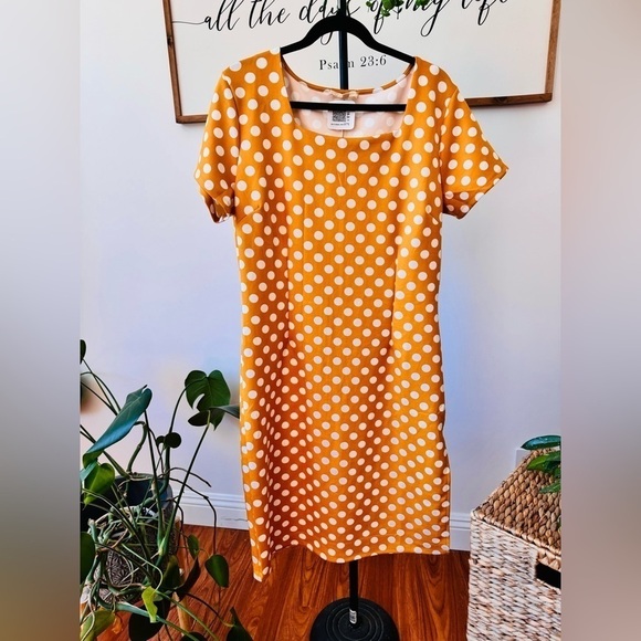 NWT Beautiful mustard, yellow, extra large polkadot stretchy dress - Picture 6 of 10